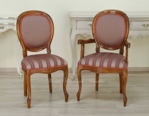 Sedia classica artigianale in legno massello di noce con seduta e schienale tappezzati